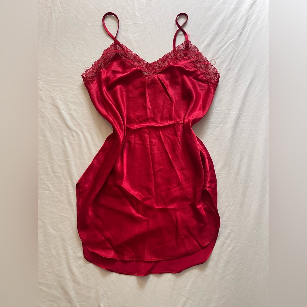 Elegant Red Lace Trim Chemise